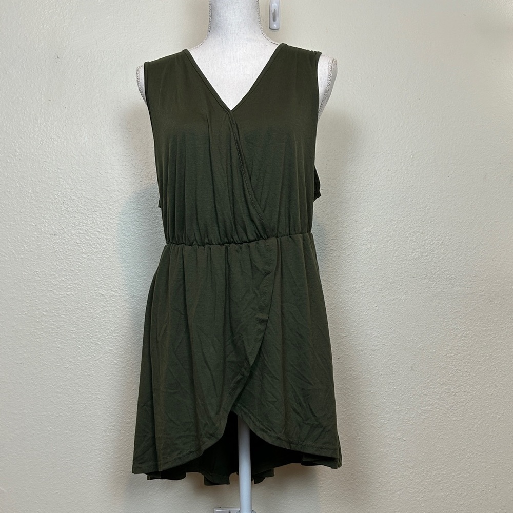NWT Green Sleeveless Top Size 18-20